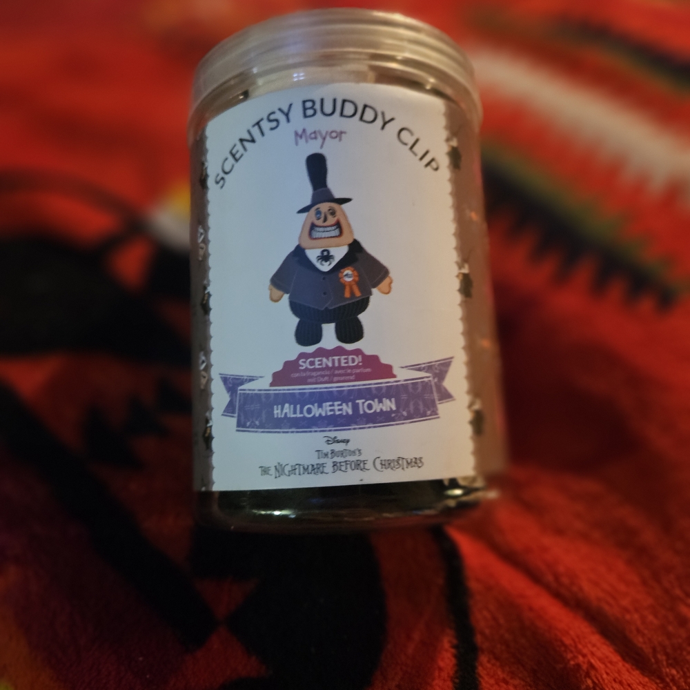 Scentsy Buddy Clip Mayor — White, Black, Purple